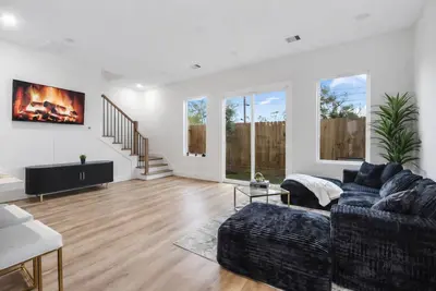 Image de Modern 3br w/ Private Baths & Garage | Downtown