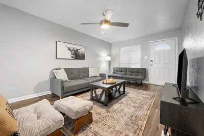 Image de 2 Br Suite 10 mins from Downtown!