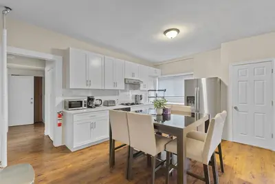 Image de Cozy&Spacious 6Br home in Newton + Parking