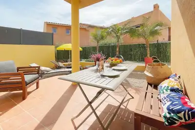 Image de Provenzalisches Landhaus am Meer in ruhiger Lage. by Interhome