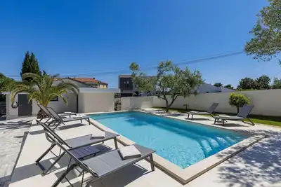 Image de Maison de vacances privée avec climatisation, Wifi, piscine privée, Tv, patio, animaux admis