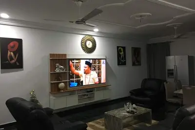 Image de Eddies  2 Bedroom Apartment with Fast Wifi close to Mall and Kokrobite Beach.