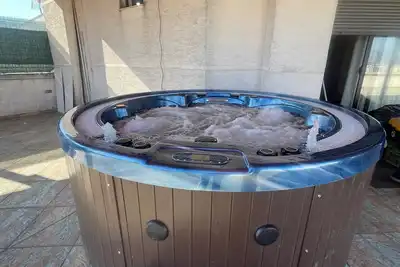 Image de Exclusive 5br Rooftop: 2 Hot Tubs, Plunge Pool & Stunning Tirana Views