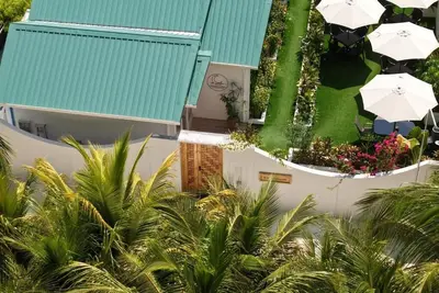 Image de Handhuvaru Maldives Villa offers private Ac room, bathrooms, and garden views