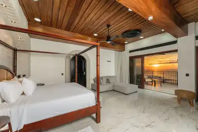 Image de Luxury Oceanfront Penthouse in Crystal Sands