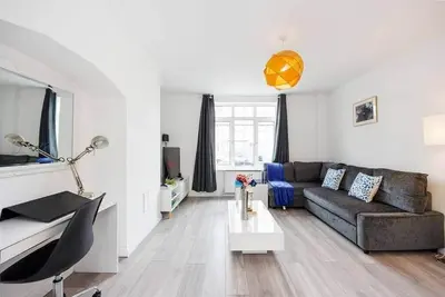 Image de Peaceful Family Home with Parking