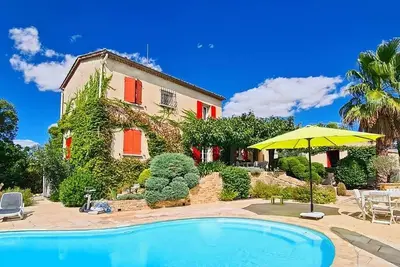Image de Maison de charme familiale avec piscine chauffée dans le Gard