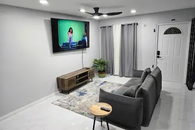 Image de Adorable 2-bedroom townhome with Ac in charming gated community in Portmore