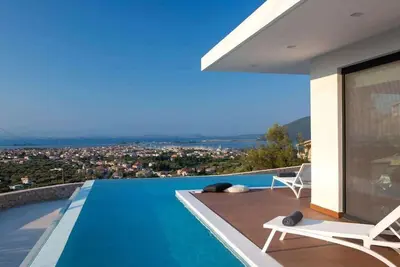 Image de Luxury Villa • Pool, Sea Views & Designer Comfort