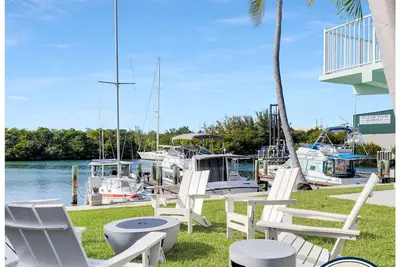 Image de New Marina View Villa – Pool and Tiki Bar