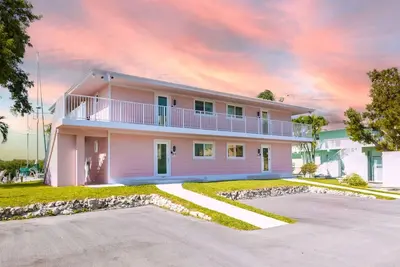 Image de Marina View Luxury Suite – Pool and Tiki Bar