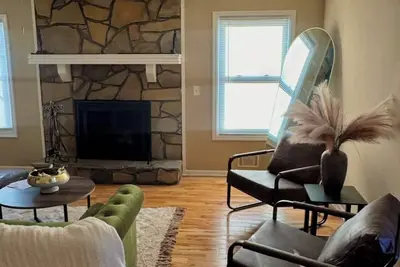 Image de Cinéluxe Retreat- Spacious 4bd Retreat Nestled in Nature & Quiet Nature