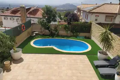 Image de Helles Haus mit Aussicht und privatem Pool by Interhome