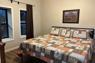 Image de Stay Above the Action - Cattlemen’s Quarters Western 3 Bed 2 Bath Loft