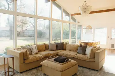 Image de New Boutique Historical Home Downtown Edmond