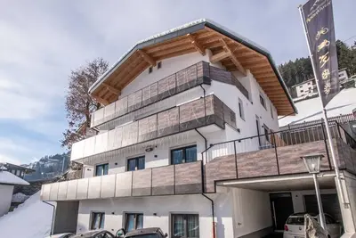 Image de Wohnung in Kaltenbach mit Grill und Terrasse by Interhome