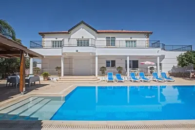 Image de Familienvilla in Paralimni mit spektakulärer Aussicht by Interhome