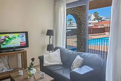 Image de Geräumige Wohnung mit Gemeinschaftspool by Interhome