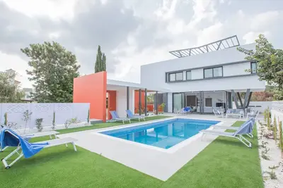 Image de Neue, luxuriöse 3-Schlafzimmer-Villa in Protaras Zentrum by Interhome