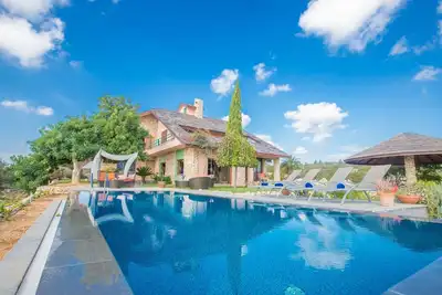 Image de Private Villa mit Panoramablick auf das Meer by Interhome