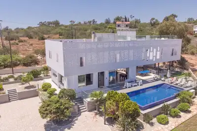 Image de Ferienvilla \"Chloe\" mit Terrasse und Garten by Interhome