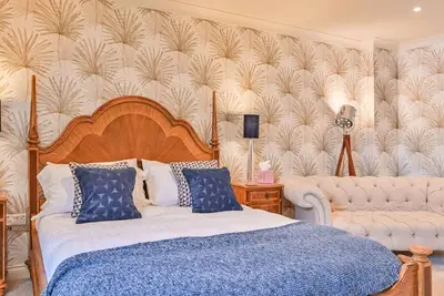 Image de Schönes luxuriöses Stadthaus Lisburne Place by Interhome