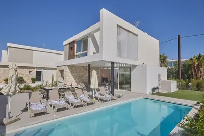 Image de Schönes Ferienhaus Kube 1 in Agia Napa by Interhome