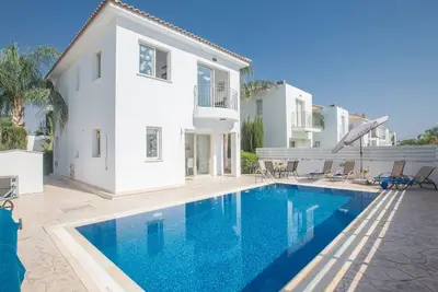 Image de Ferienvilla Pv17 mit Sonnenterrasse und Pool by Interhome