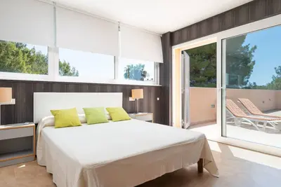 Image de Haus mit Garten und Seeblick in Port d'Alcúdia by Interhome