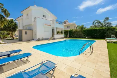 Image de 4-Schlafzimmer-Villa mit privatem Pool in Ayia Napa by Interhome