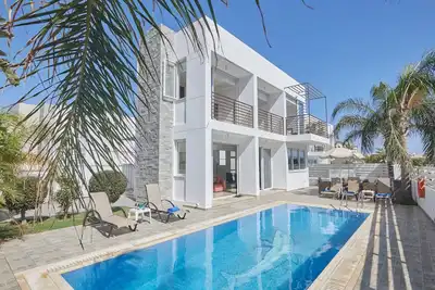 Image de Villa Pearl Pe17 in Paralimni mit privatem Parkplatz by Interhome