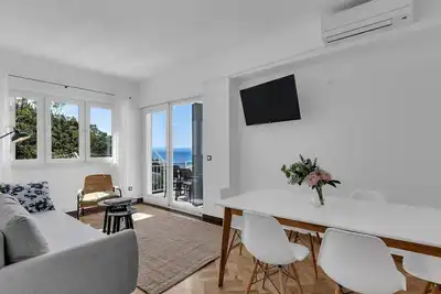 Pine Canopy Zwei-Zimmer-Wohnung A8 by Interhome