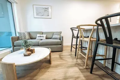 Image de The `7` - Modern Downtown Condo