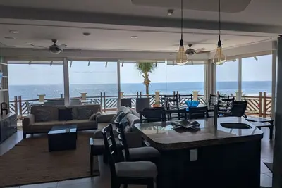 Image de Four Bedroom Ocean Front