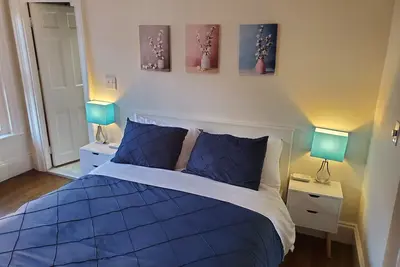 Image de Charming 1 Br apartment in Historic Bay Village