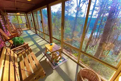 Image de Moonlit Mountain: A peaceful escape to reconnect, unwind, and breathe deep