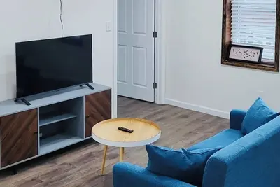 Image de Quiet, trendy and comfortable new apartment near a coffee shop in Windber.