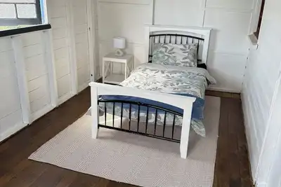 Image de neat and tidy historical workers cottage