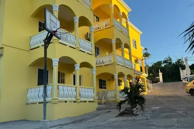 Image de Cozy 2-bedroom apartment in serene Discovery Bay with Ac  and lots more to see