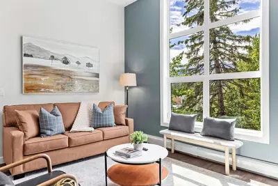 Image de Scenic Riverstone 2br w/ Balcony + Bbq, Sleeps 6!