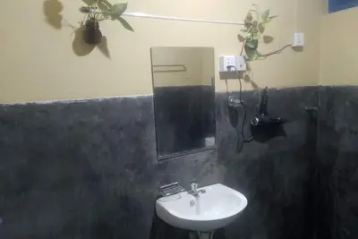 Image de 2-bedroom bungalow in Refreshing Flower & Herb Garden for a relaxing stay.