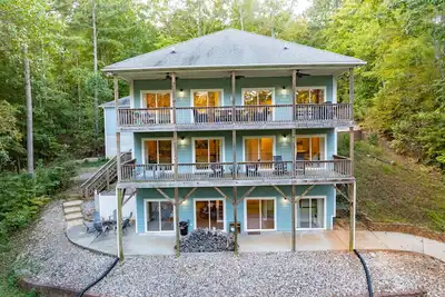 Image de New! Lakefront, Dock, Fire Pit, Grill, Kayaks, Paddleboards, Foosball, Arcade