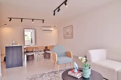 Image de 2a • Refined 3br Apartment • Ideal for 8 Guests