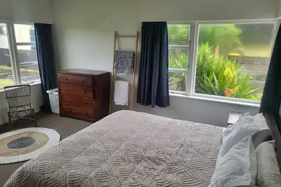Image de 5 minutes to the beach! Comfortable Bach, next to the beach access walkway.