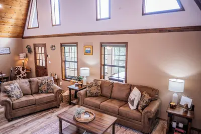 Image de Monte Bello Chalet-Beautiful Mountain Cabin, Ruidoso, Nm w/Ac, private, . 7 acres