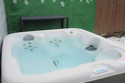 Image de Pittsburgh’s Newest Jacuzzi & Fire Pit Urban Lodge