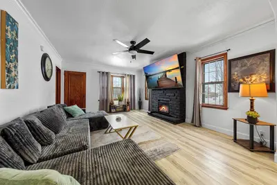 Image de 5 bedroom/6 bed 2 bath house close to Shattuck St Mary's