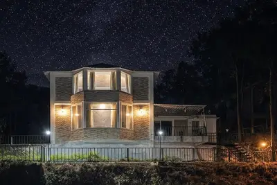 Image de Lans Bliss Villa 3bhk with Sunset View by Homeyhuts