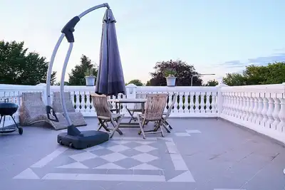 Image de Spacious six-bedroom home. Söderrasens National Park is only 23 miles away.