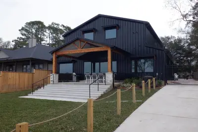 Image de New Construction Lake Front home in Willis, Texas